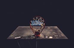 kaiyun体育:天才前锋上演帽子戏法，助球队豪取三连胜